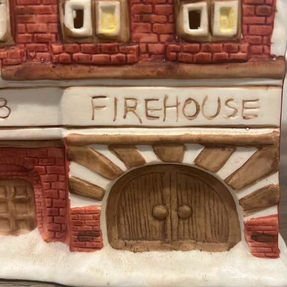 NOMA Dickensville Porcelain Lighted Village House Christmas No 3 Firehouse - Picture 6 of 17